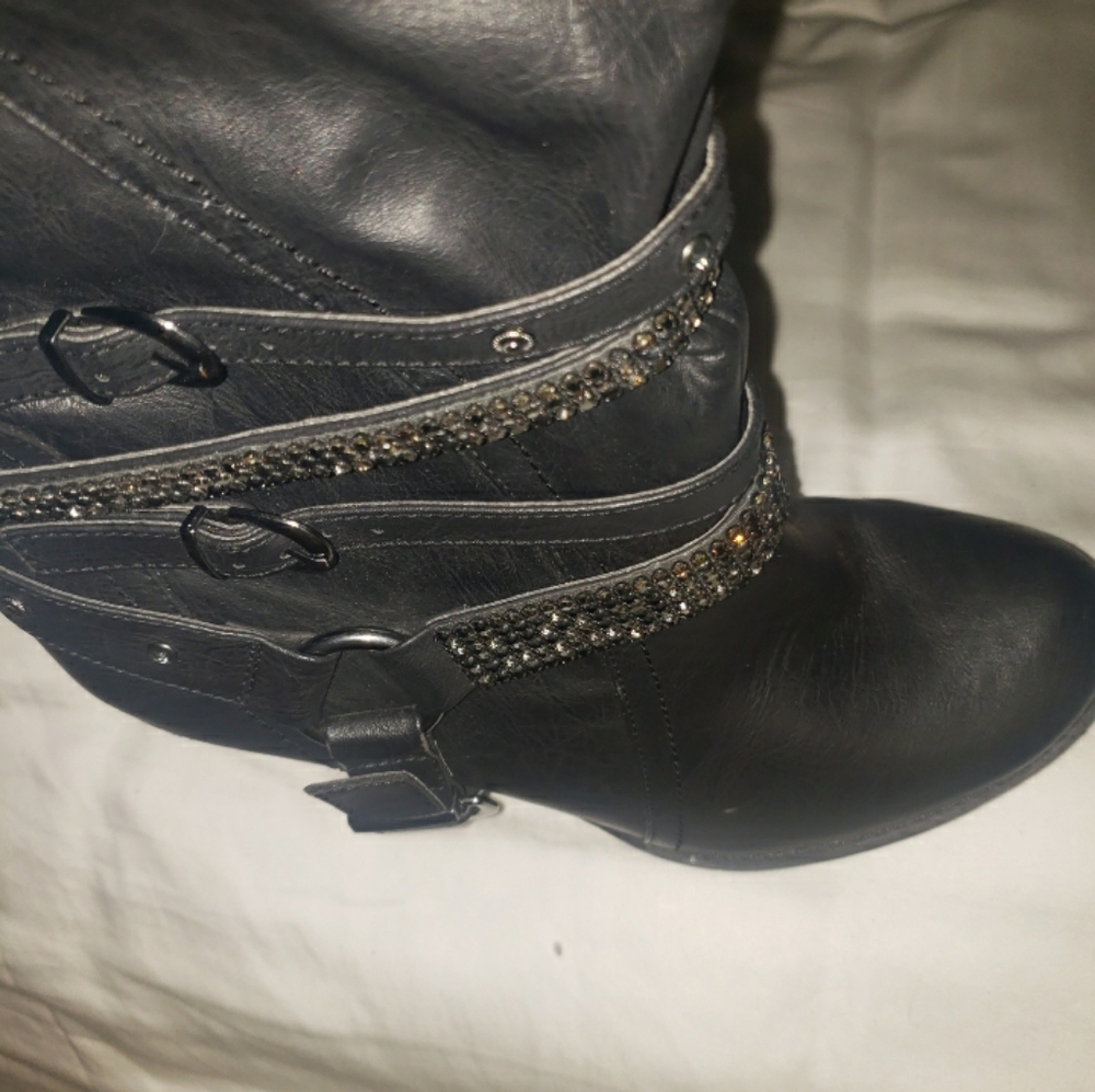 Boots - Picture 3 of 4